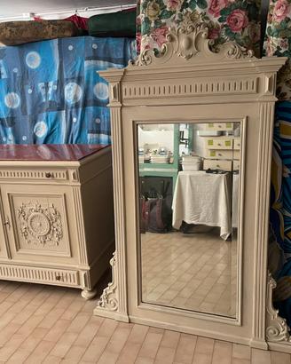 Como’ e specchio. In stile Shabby.