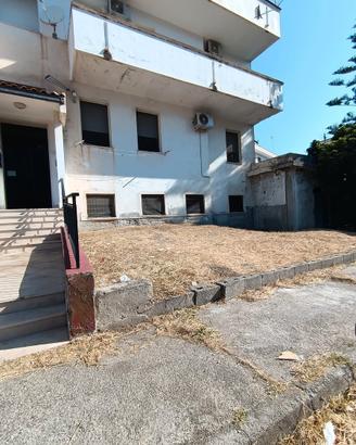 CZ LIDO - Locali C1 e C2 con corte