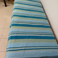 Letto singolo in legno massiccio