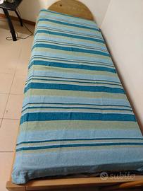 Letto singolo in legno massiccio