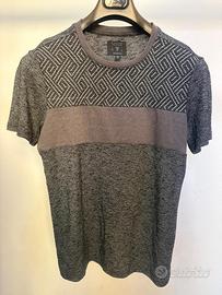 T-shirt Guess uomo grigia con fantasia geometrica
