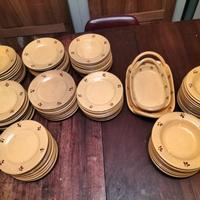 SERVITO IN CERAMICA TOSCANA SMALTATA 120 PIATTI