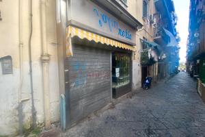 Ad.riviera di chiaia-locale commerciale