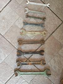 Strumento automobilistico e un altro.