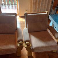 2 Poltrone in legno massello braccioli imbottiti