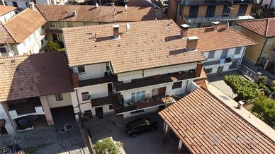 Stabile-Palazzo a Taino