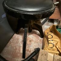 Pianoforte, sgabello innlegno e pelle