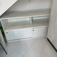Mobile bianco con ante scorrevoli