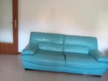 2 Divani (2 e 3 posti) in pelle chateau d’ax