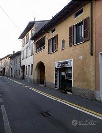 Immobile in asta di 85 m² con 3 locali e box auto 