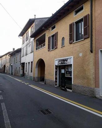 Immobile in asta di 85 m² con 3 locali e box auto 