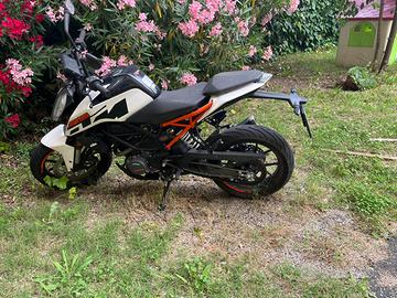 MOTO DUKE 125