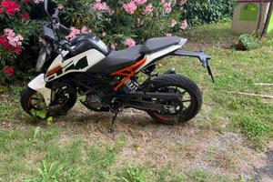 MOTO DUKE 125