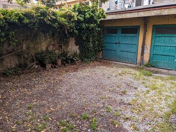 GARAGE E POSTO AUTO in cortile chiuso