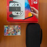 Nintendo switch oled con custodia e Mario Kart