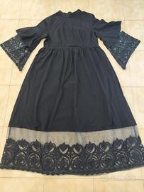 Abito lungo nero con cintura rossa