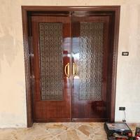 Porte in legno a battente e scorrevole