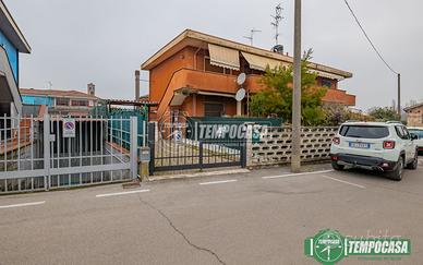 SOLUZIONE SENZA SPESE CONDOMINIALI CON TAVERNA E B