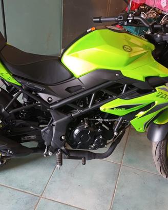 moto da strada Benelli125