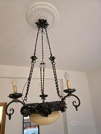 Lampadario Vintage Ferro Battuto Nero con Rose