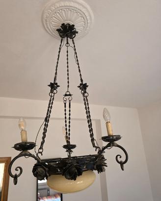 Lampadario Vintage Ferro Battuto Nero con Rose