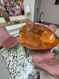 tavolo ovalino con intarsi in legno