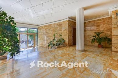 POSILLIPO - 4 VANI - TERRAZZO - BOX AUTO TRIPLO