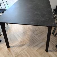 Tavolo moderno effetto marmo