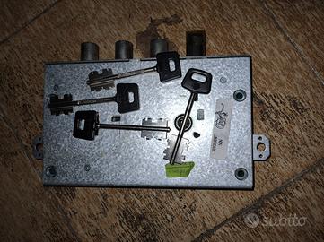 Serratura per porta blindata. 