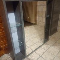 specchiera e armadio a sospensione 
