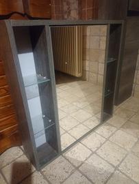 specchiera e armadio a sospensione 