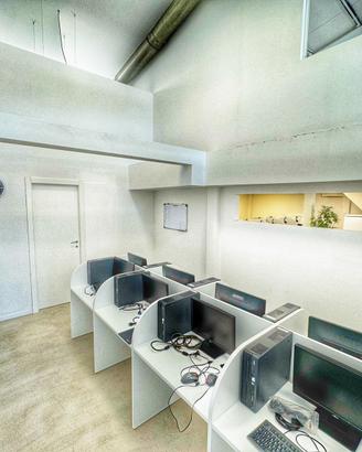 CALL CENTER 8 POSTAZIONI