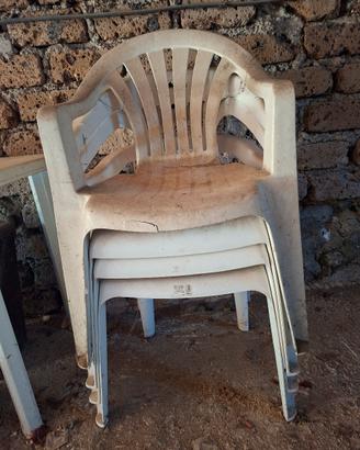 Tavoli e sedie in plastica