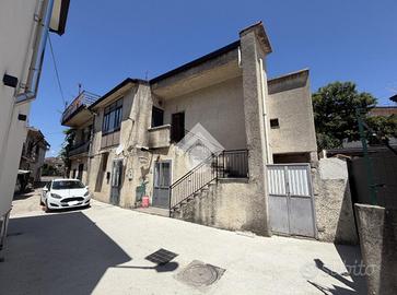 CASA SEMINDIPENDENTE A CERVINARA