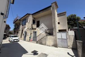 CASA SEMINDIPENDENTE A CERVINARA