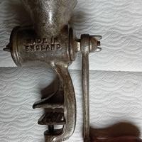 antico tritacarne made in England