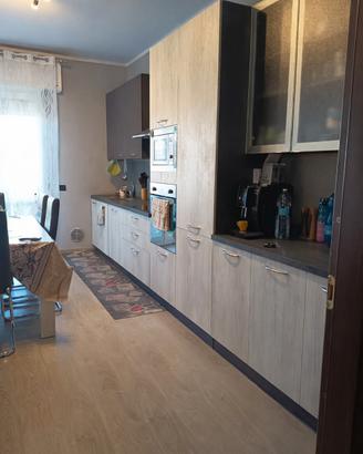 Cucina completa componibile con  tavolo e 6 sedie