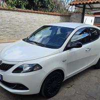 Lancia Ypsilon 1.0 firefly hybrid Silver s