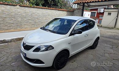 Lancia Ypsilon 1.0 firefly hybrid Silver s