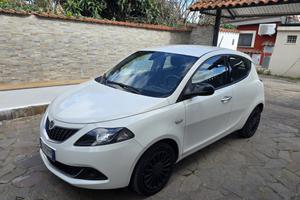 Lancia Ypsilon 1.0 firefly hybrid Silver s