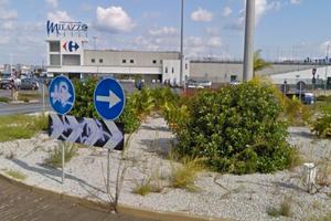 Locale + magazzino vicino al Parco Corolla Milazzo