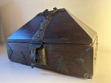 Antico cofanetto Amadapetti. India, Kerala, XIX se