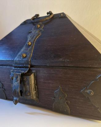 Antico cofanetto Amadapetti. India, Kerala, XIX se