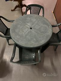 Tavolo da esterno + 4 sedie
