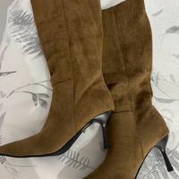 Stivale scamosciato nuovo