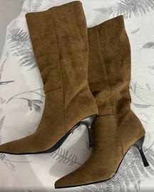 Stivale scamosciato nuovo