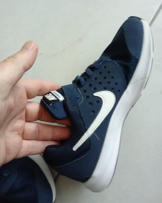 2 Paia di scarpe  Nike per bambini 
