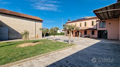 Casa singola con magazzino a S. Eufemia di Borg.
