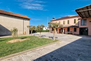 Casa singola con magazzino a S. Eufemia di Borg.