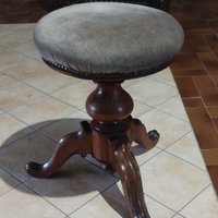 Sgabello pouff da pianoforte in velluto